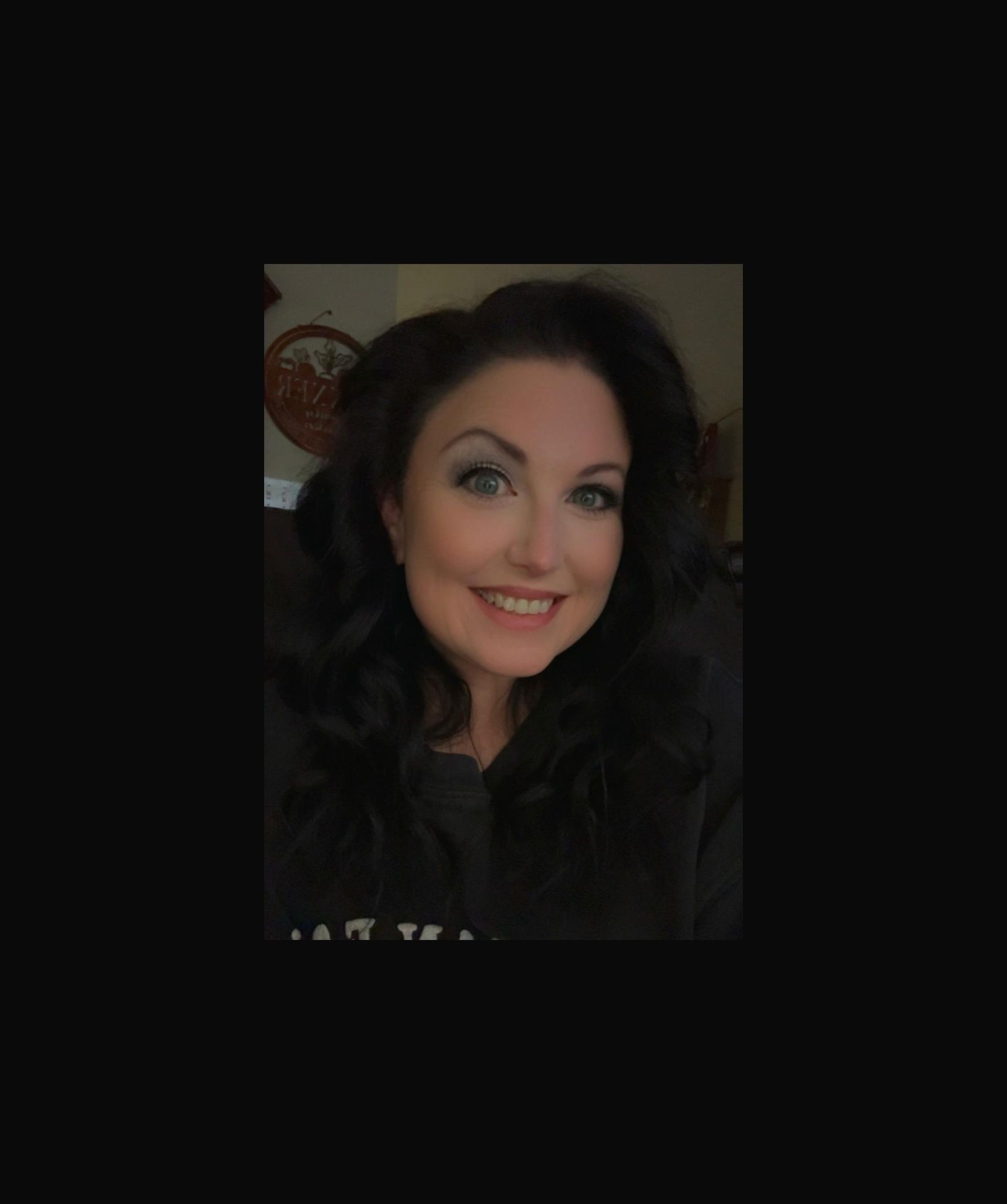 Hi, I’m Laura, your guide to a cleaner and calmer home